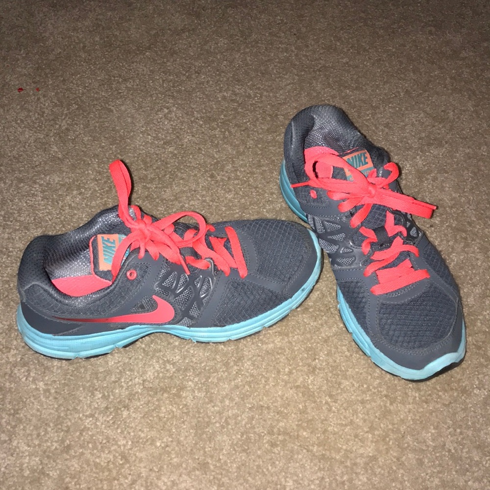 Nike Relentless 2 sneakers.